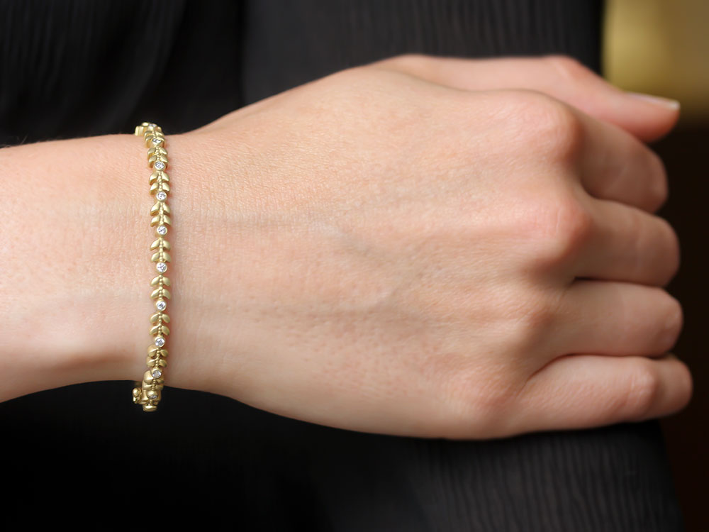 Penny Preville Round Diamond & Leaf Bangle - Be On Park