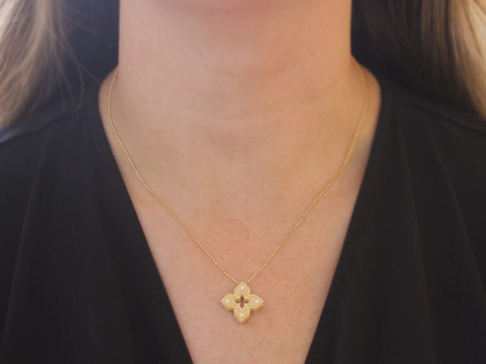 Roberto Coin petite Venetian Princess satin flower pendant with diamonds - Be On Park