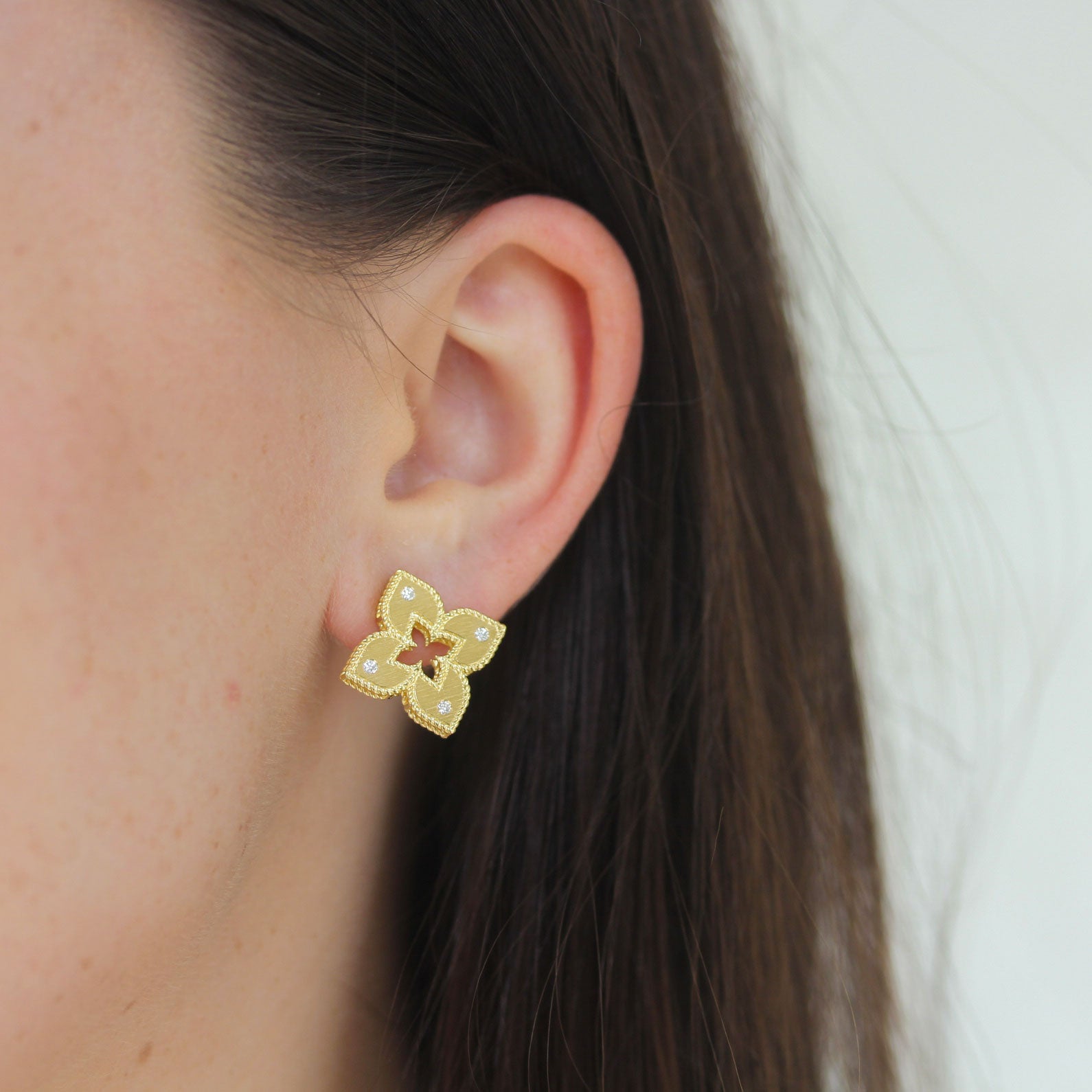 Roberto Coin Yellow Gold Petite Venetian Princess Satin Stud Earrings with Diamonds - Be On Park