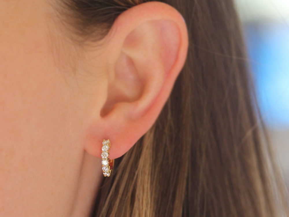 Roberto Coin 15mm single line diamond earring - Be On Park